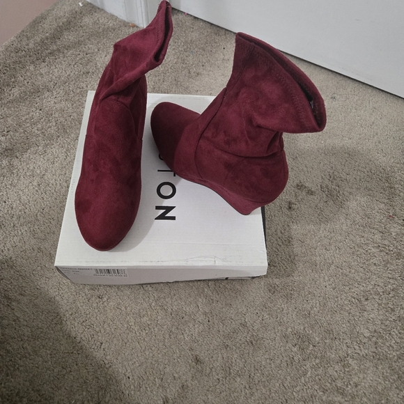 Boots - Picture 6 of 8